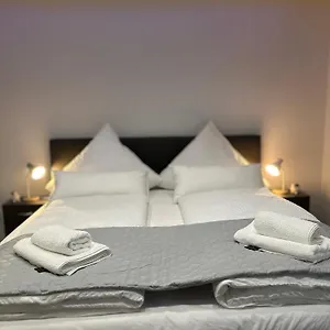 Apartment Modern Neuburg P - - 2 Zimmer, Komfort, Balkon, Wi-fi, Smart Tv, Grosse Dusche, Kueche